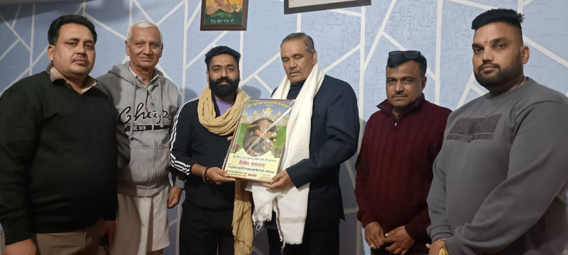 ਸਾਬਕਾ ਕੇਂਦਰੀ ਮੰਤਰੀ ਵਿਜੇ ਸਾਂਪਲਾ ਨੇ ਡੇਰਾ ਬਾਪੂ ਗੰਗਾ ਦਾਸ ਜੀ ਦੇ ਦਰਬਾਰ ਤੇ ਮੱਥਾ ਟੇਕ ਕੇ ਲਿਆ ਅਸ਼ੀਰਵਾਦ